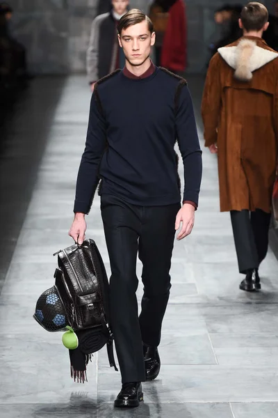 Look 27